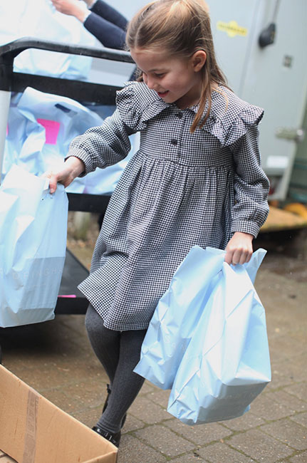 La princesa Charlotte cumple 5 años y reparte comida