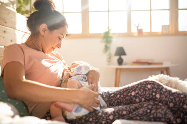 ¿Las mujeres con coronavirus deben dejar de amamantar a sus hijos Esto dice la OMS