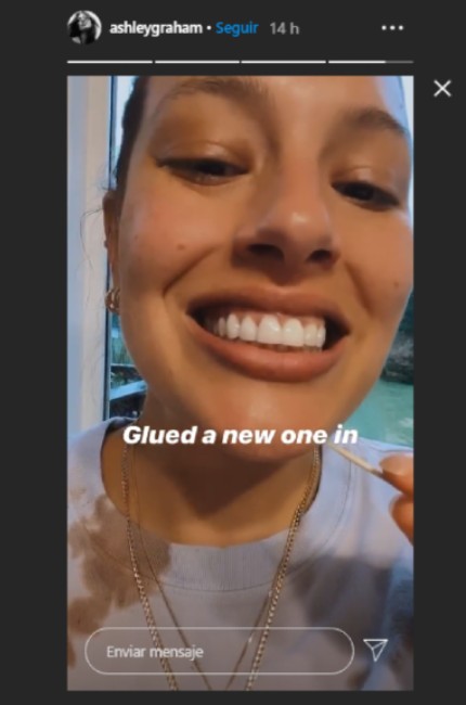 Ashley Graham perdió un diente comiendo una galleta