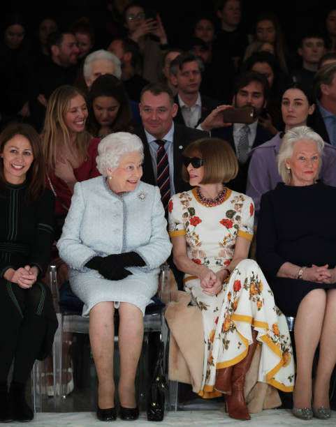 reina Isabel y Anna Wintour