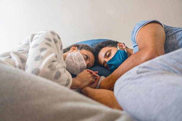 Sexo con cubrebocas, la recomendación de los expertos para la nueva normalidad