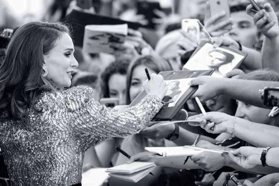 Natalie Portman es accesible con sus fans.