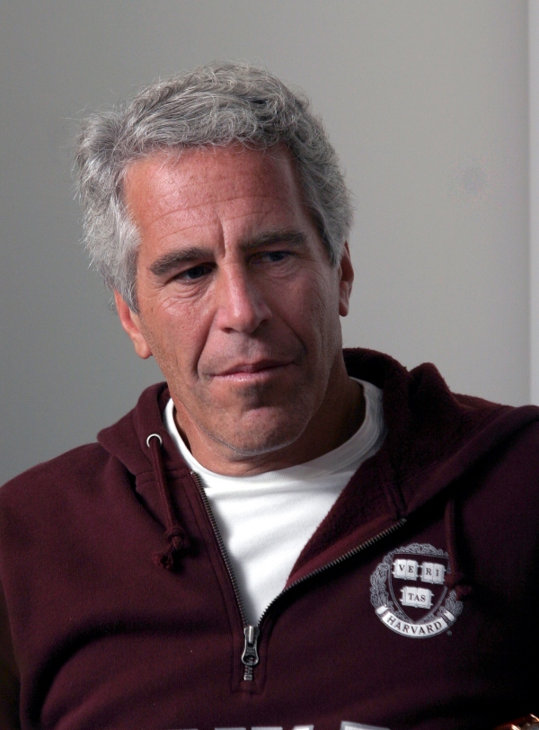 Niegan libertad bajo fianza a la exnovia de Jeffrey Epstein por tráfico de menores