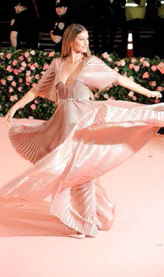 Gisele vestida de Dior en la gala del MET