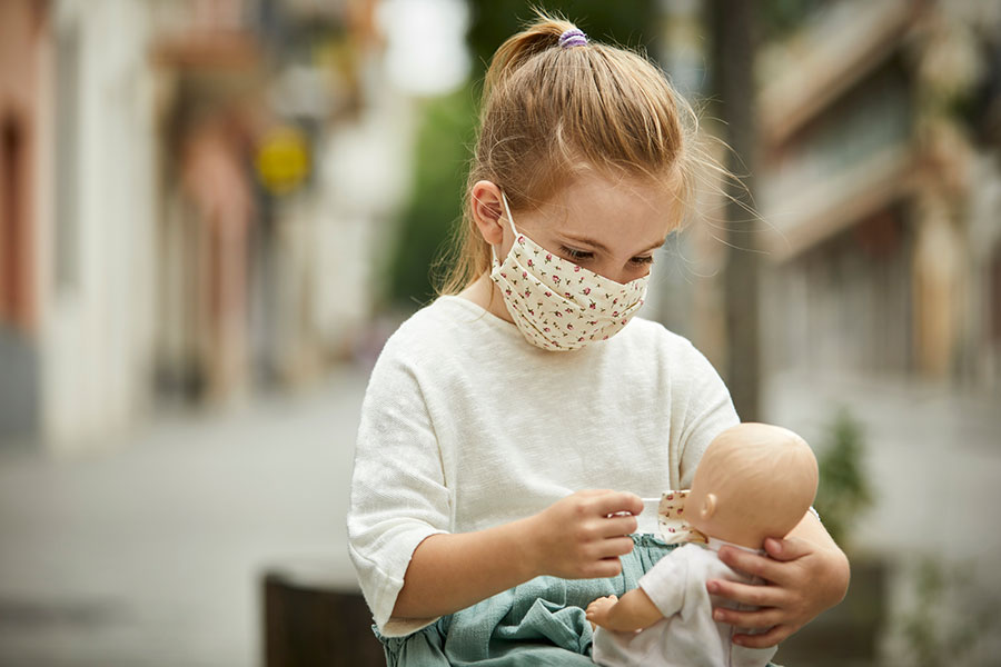 La OMS cree que no se debería exigir que los niños menores de cinco años lleven mascarilla