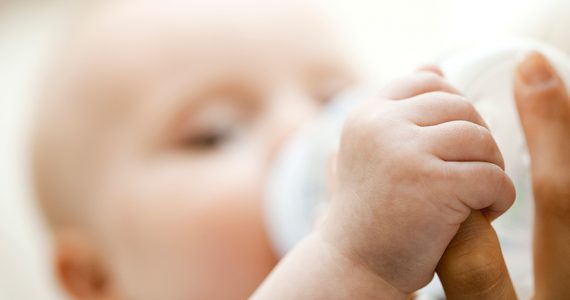 Cómo elegir el biberón y la tetina para tu bebé