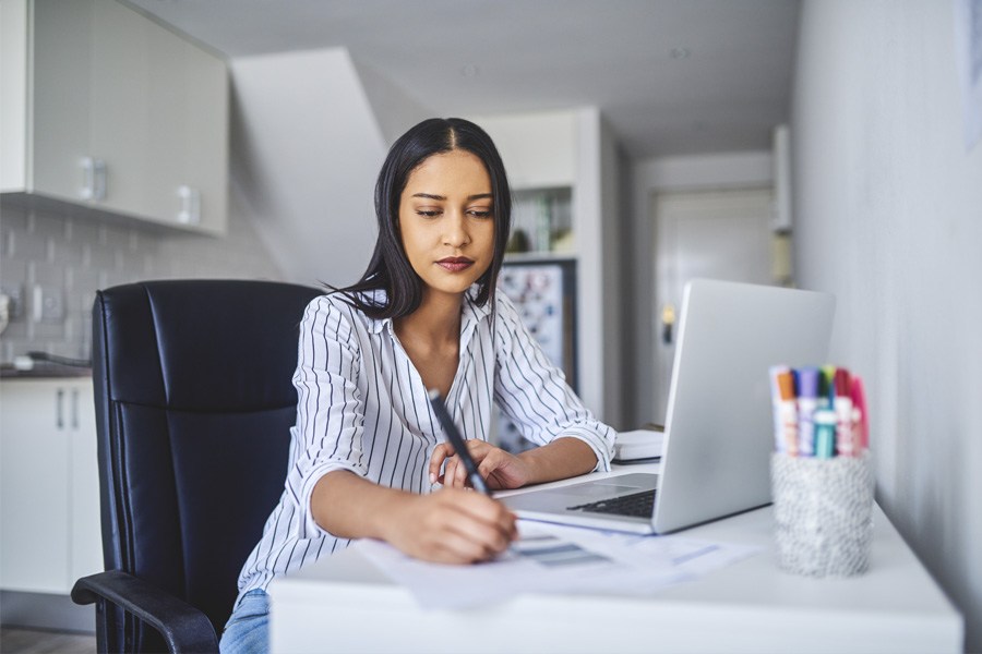 mujer trabajando