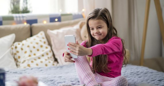 niños con celular