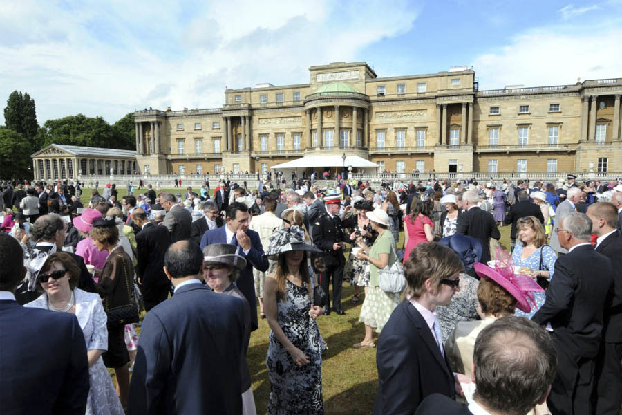 buckingham palace fiesta jardín reina isabel
