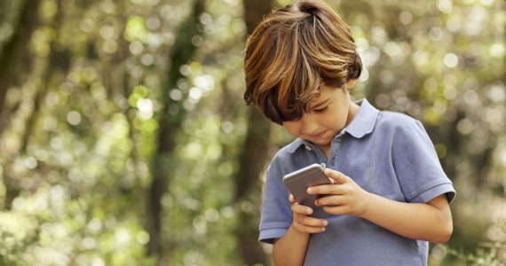 niños dispositivos electrónicos celular