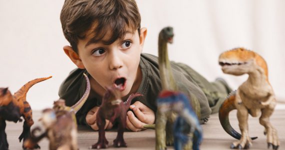 niños dinosaurios inteligentes
