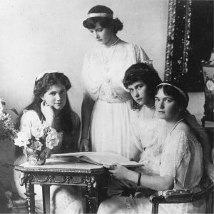 Zarinas rusas: Duquesa Olga, Tatiana, María y Anastasia