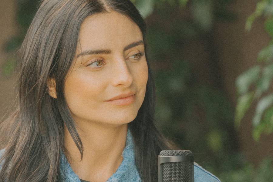 Aislinn Derbez