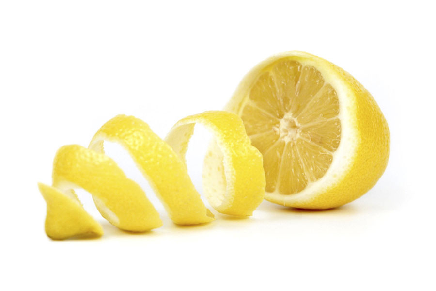 tomar jugo de cáscara de limón beneficios bienestar