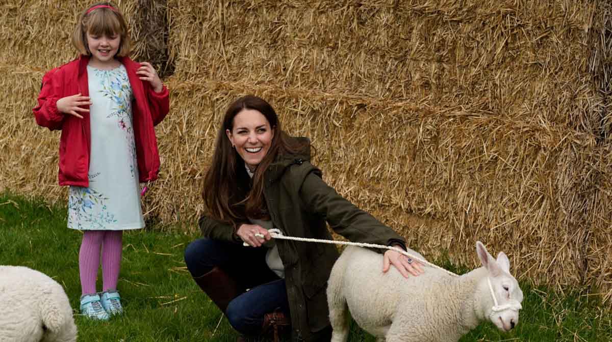 kate middleton y príncipe william visitan granja