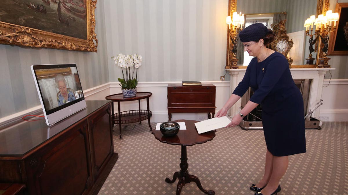 reina isabel ii reunión virtual con embajadoras