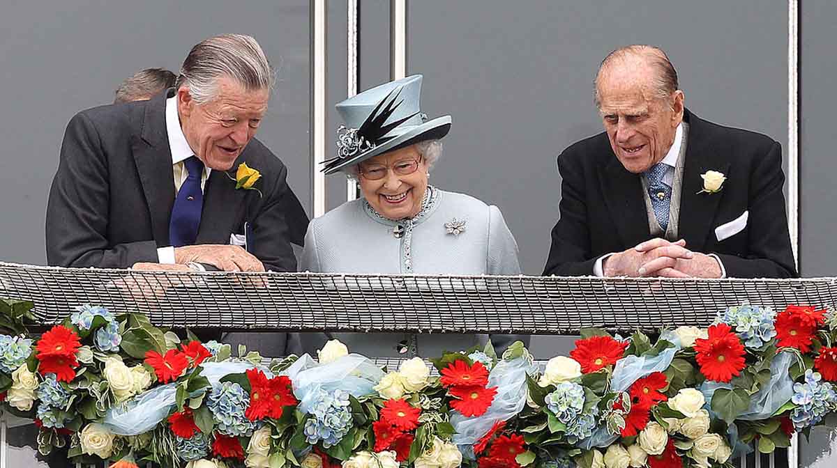 sir michael oswald y reina isabel ii