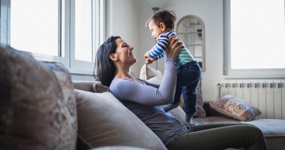 mamás solteras crían hijos fuertes estudio familia