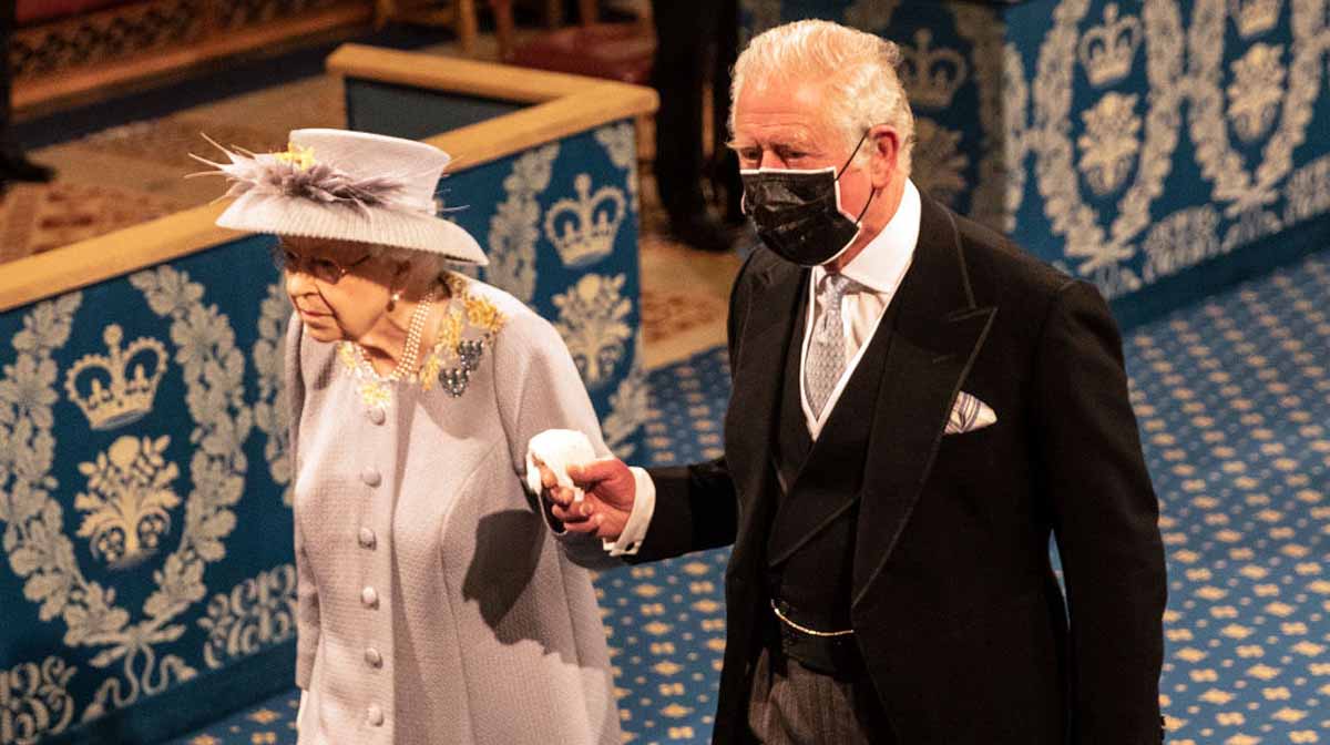 reina isabel ii primera aparición pública en el parlamento