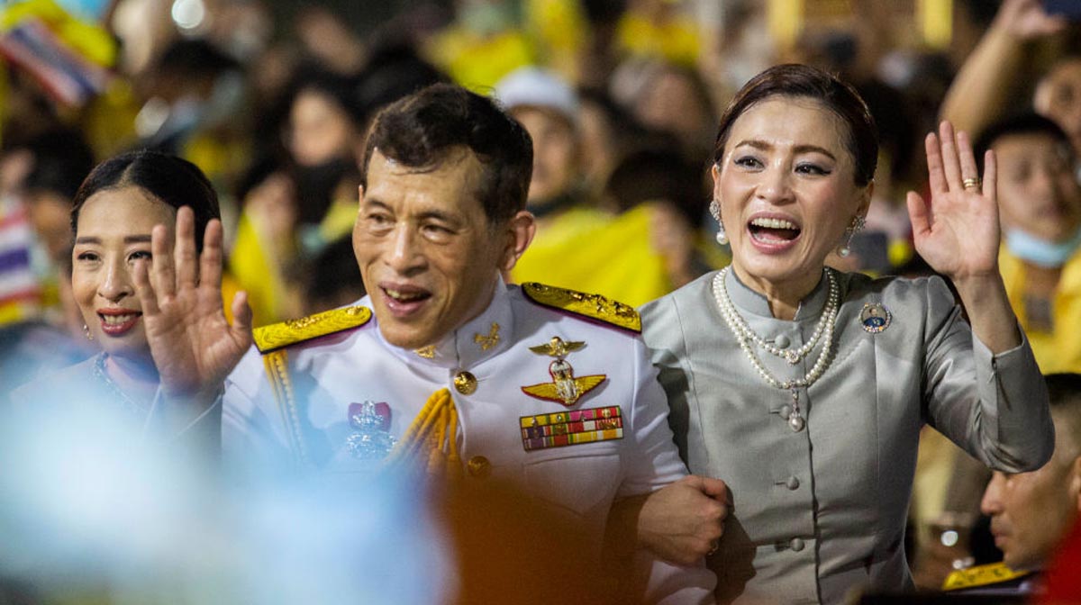 Los supuestos planes del rey de Tailandia son hacer reina a su concubina Sineenat (a quien encarceló y luego liberó), lo cual la haría la segunda reina del país.