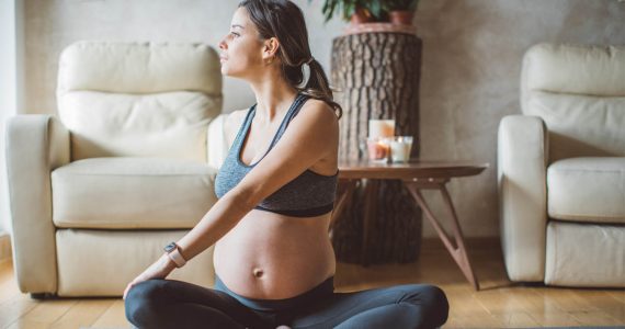 yoga prenatal embarazadas mamás