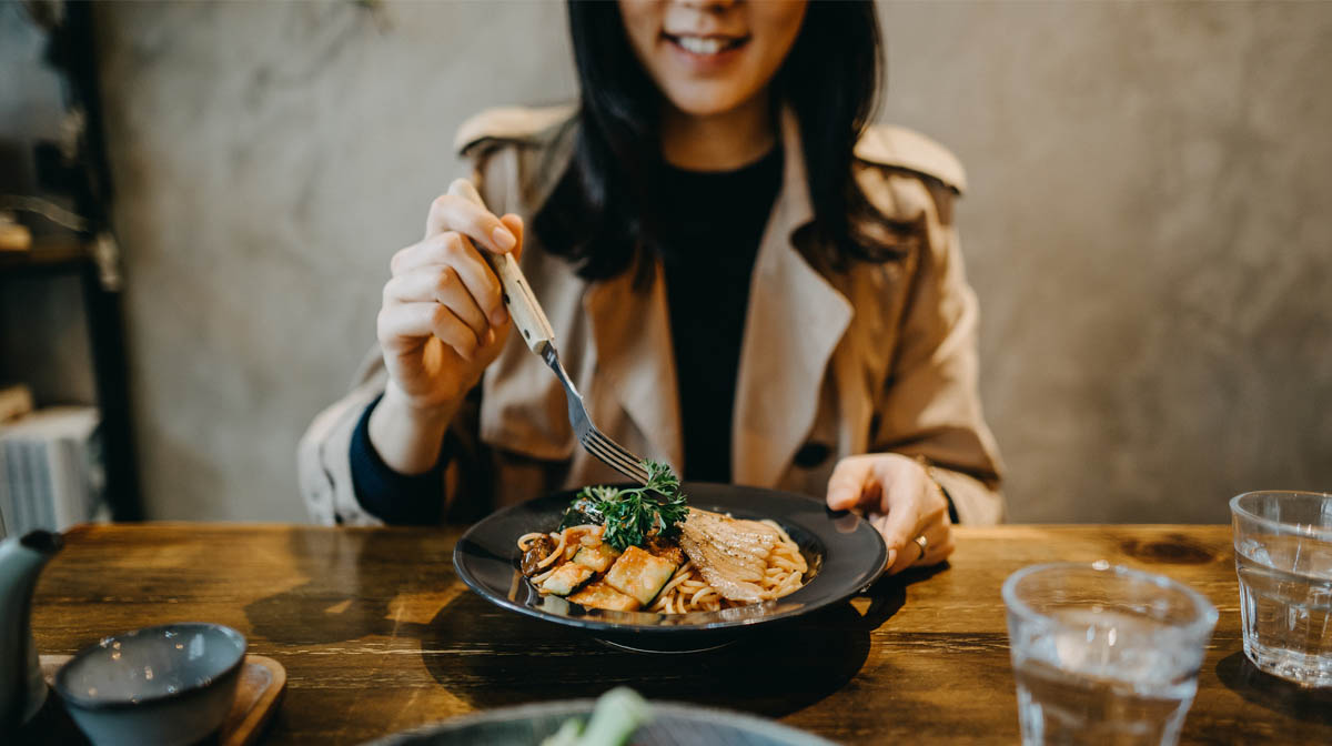 Cómo salir a comer con amigos sin sacrificar los esfuerzos de tu dieta 2 comer con amigos salud dieta
