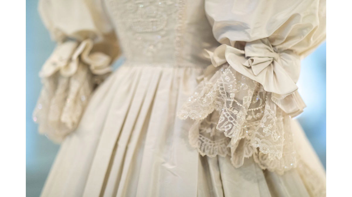 Así luce el vestido de novia de la princesa Diana en exhibición desde Kensington Palace