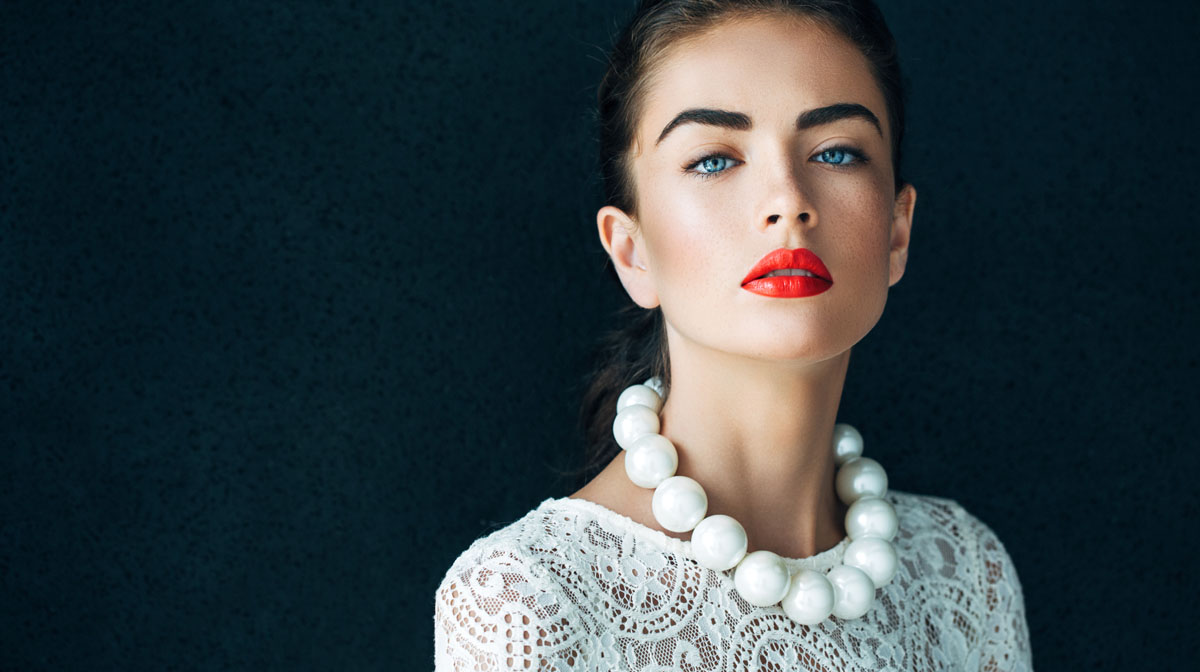 ¿Perlas o metales? Estos son 7 diseños de joyería para (elegantemente) usar como amuleto 2 joyeri%CC%81a mujer perlas