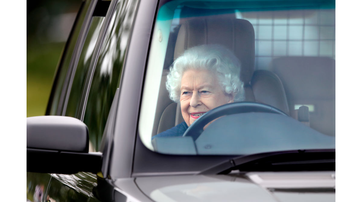 reina isabel en range rover